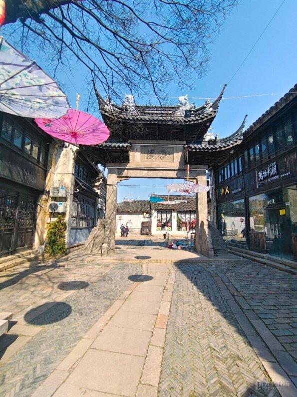 小团团要停播了，网友说是被王思聪拐跑了，她是如网友所说想奔现了吗？游戏画面